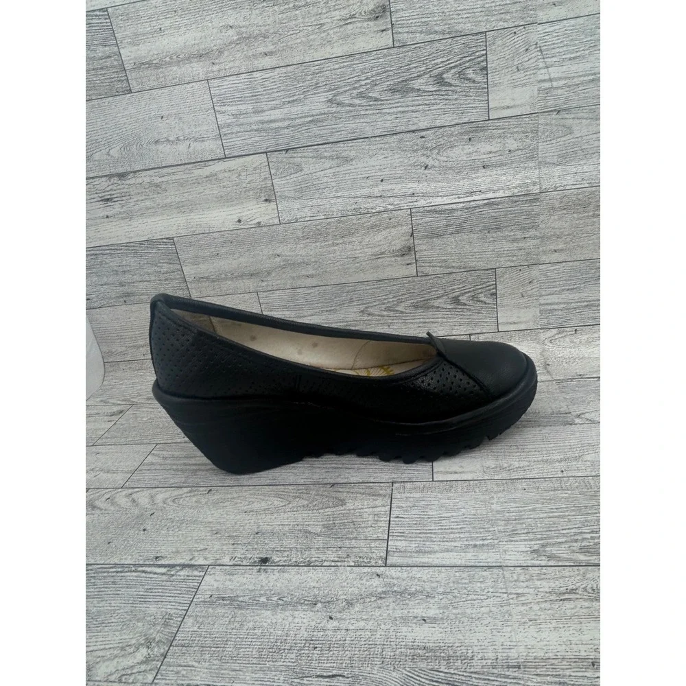 FLY LONDON Black Leather Perforated Wedge Ballet Flats Women Size‎ 37 P500798000